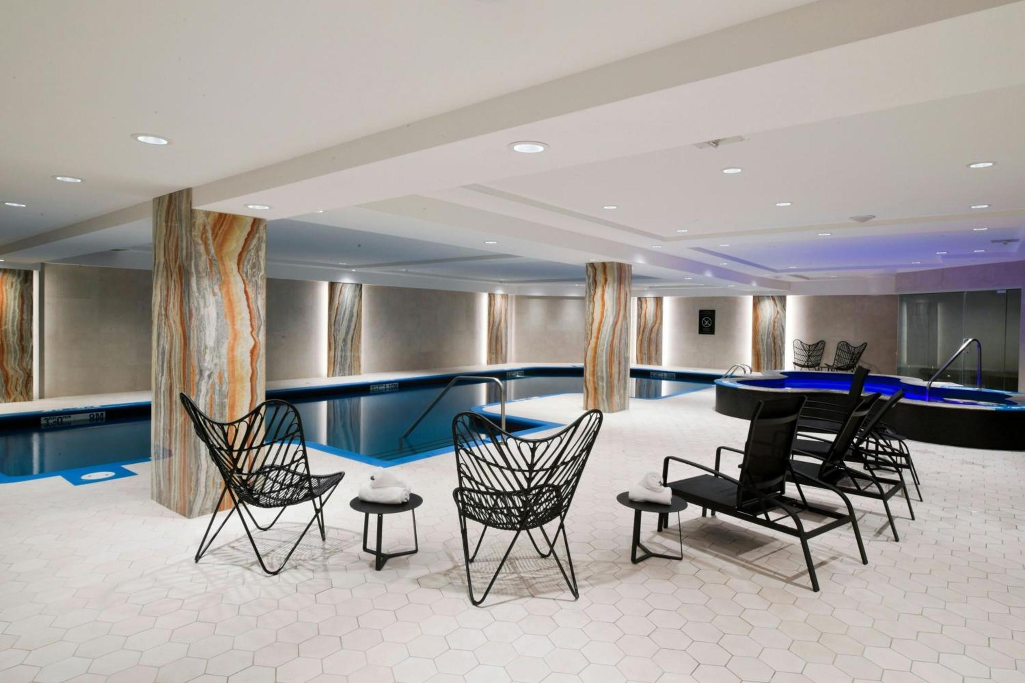 Sheraton Laval Hotel Exterior foto